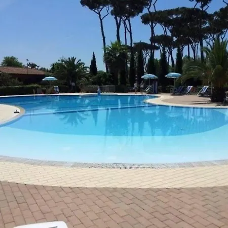 Tolles In Mit Gemeinschaftlichem Pool